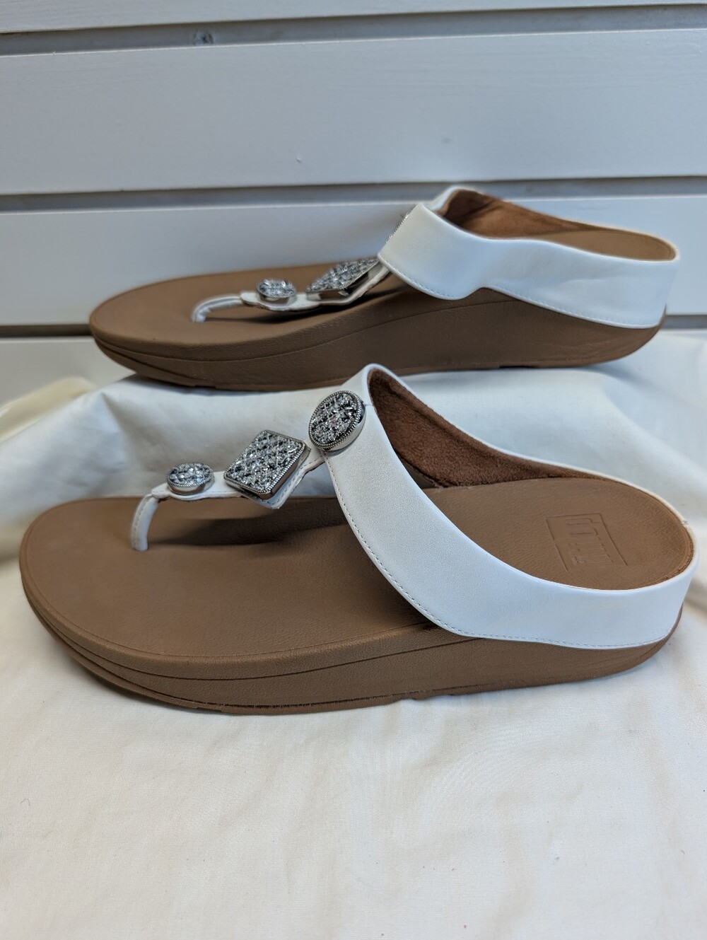 Fitflop Velma Adorn Toe Thong Flip Flop White Silver Size 10 EUC - Picture 4 of 7